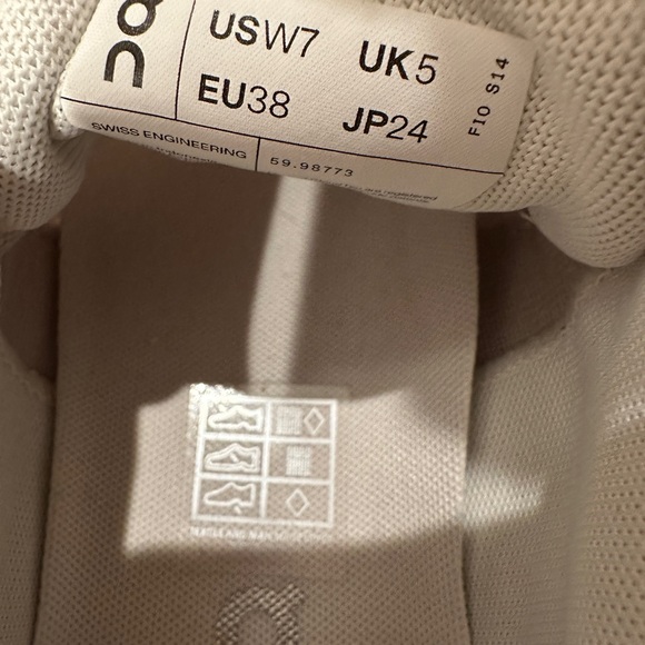 On Cloud 5 Sneakers - Picture 7 of 7